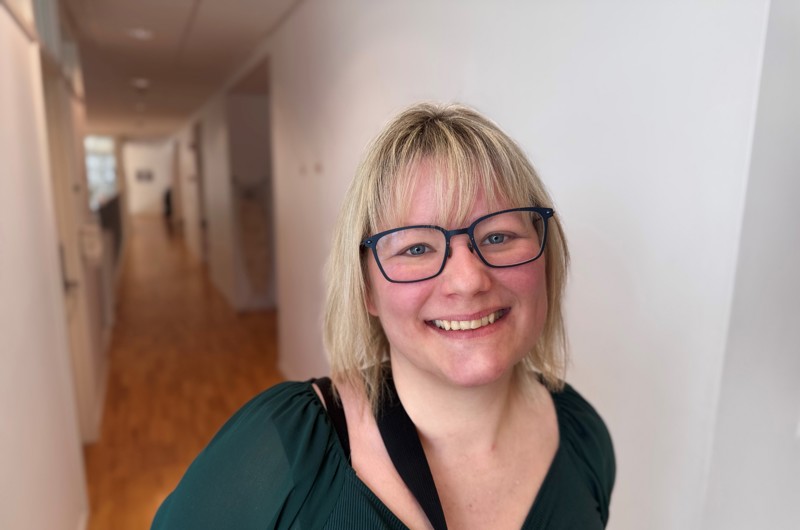 SOSU-assistent Line Hansen smiler
